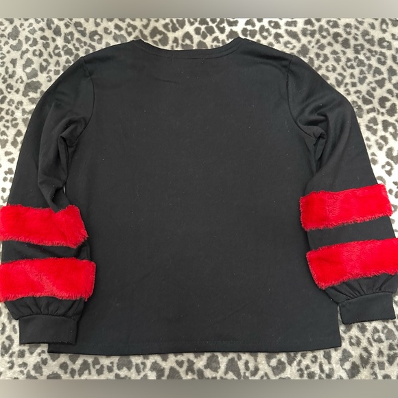 Wallflower I Sleigh Graphic Christmas Top With Fur in Black Red Size Medium - Picture 13 of 17